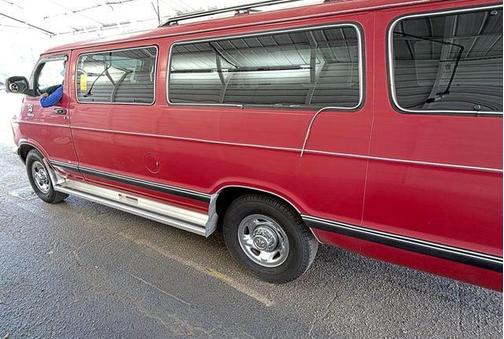 Colorado Red 2000 Dodge Ram Wagon 3500 127' WB MAXI
