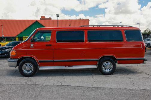 Colorado Red 2000 Dodge Ram Wagon 3500 127' WB MAXI