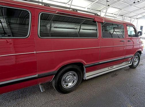 Colorado Red 2000 Dodge Ram Wagon 3500 127' WB MAXI