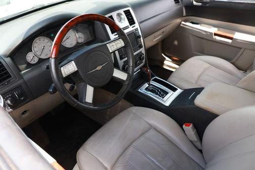 Cool Vanilla 2006 Chrysler 300C Base