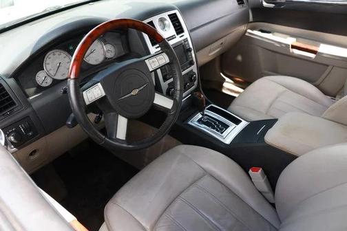 Cool Vanilla 2006 Chrysler 300C Base