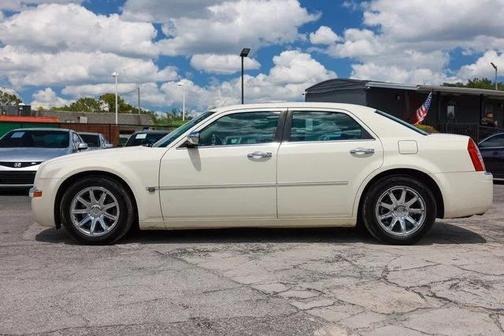 Cool Vanilla 2006 Chrysler 300C Base