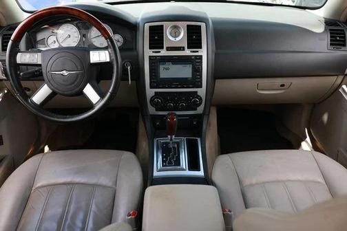 Cool Vanilla 2006 Chrysler 300C Base