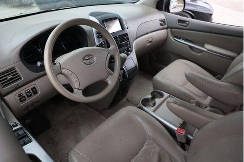 Desert Sand Mica 2009 Toyota Sienna LE