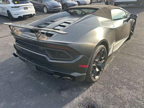 Bianco Monocerus 2019 Lamborghini Huracan LP580-2S