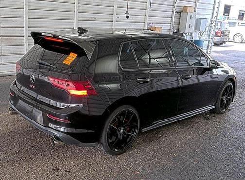 Deep Black Pearl 2022 Volkswagen Golf GTI 2.0T SE DSG