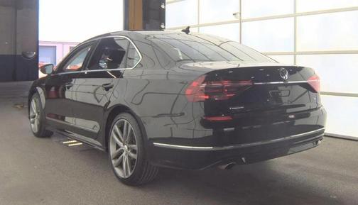 Deep Black Pearl 2017 Volkswagen Passat 1.8T R-Line w/Comfort