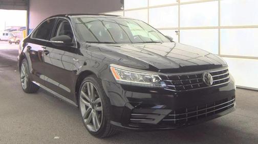 Deep Black Pearl 2017 Volkswagen Passat 1.8T R-Line w/Comfort