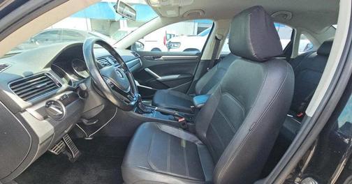 Deep Black Pearl 2017 Volkswagen Passat 1.8T R-Line w/Comfort