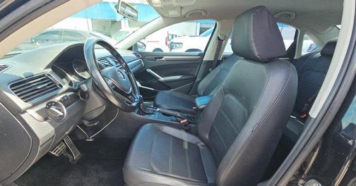 Deep Black Pearl 2017 Volkswagen Passat 1.8T R-Line w/Comfort