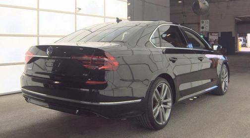 Deep Black Pearl 2017 Volkswagen Passat 1.8T R-Line w/Comfort