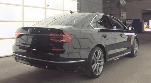 Deep Black Pearl 2017 Volkswagen Passat 1.8T R-Line w/Comfort