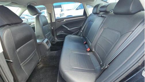 Deep Black Pearl 2017 Volkswagen Passat 1.8T R-Line w/Comfort