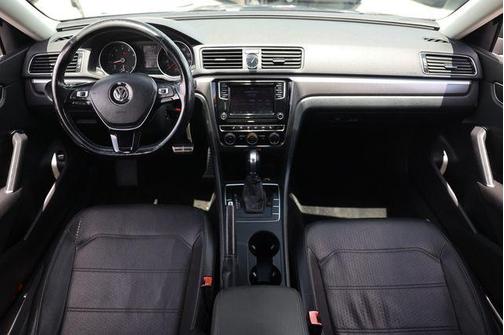 Deep Black Pearl 2017 Volkswagen Passat 1.8T R-Line w/Comfort