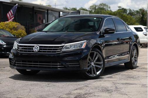 Deep Black Pearl 2017 Volkswagen Passat 1.8T R-Line w/Comfort