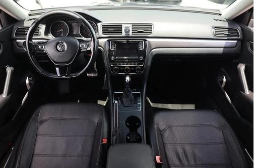 Deep Black Pearl 2017 Volkswagen Passat 1.8T R-Line w/Comfort