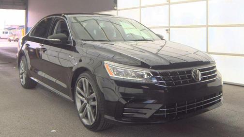 Deep Black Pearl 2017 Volkswagen Passat 1.8T R-Line w/Comfort