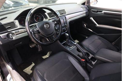 Deep Black Pearl 2017 Volkswagen Passat 1.8T R-Line w/Comfort