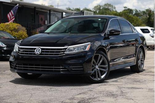 Deep Black Pearl 2017 Volkswagen Passat 1.8T R-Line w/Comfort