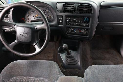 Victory Red 2000 Chevrolet S-10 Base
