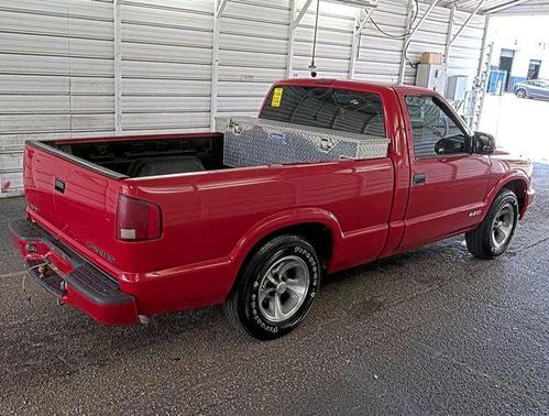Victory Red 2000 Chevrolet S-10 Base