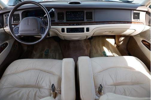 1997 Lincoln Town Car Signature