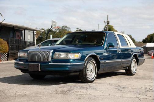 1997 Lincoln Town Car Signature