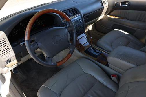 1999 Lexus LS 400 Base