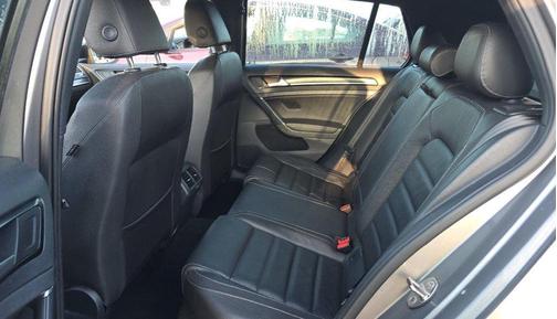 2015 Volkswagen Golf R 4-Door w/DCC & Navigation