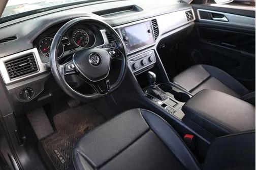 Platinum Gray Metallic 2018 Volkswagen Atlas 3.6L SE