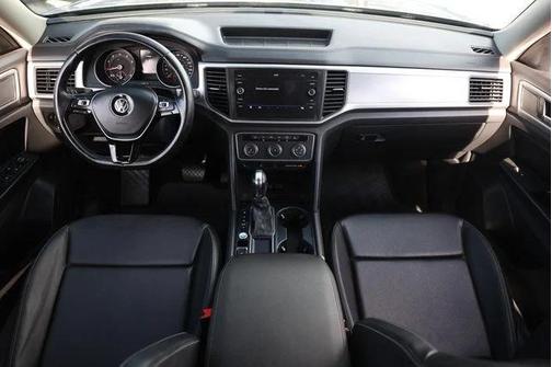 Platinum Gray Metallic 2018 Volkswagen Atlas 3.6L SE