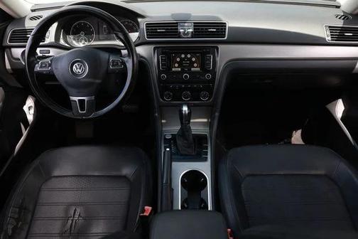 Reflex Silver Metallic 2015 Volkswagen Passat 1.8T Auto SE w/Sunroof & Nav