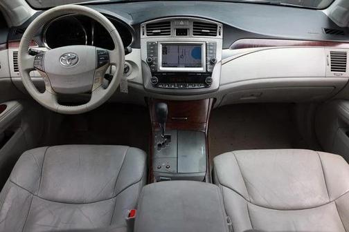 Classic Silver Metallic 2011 Toyota Avalon Base