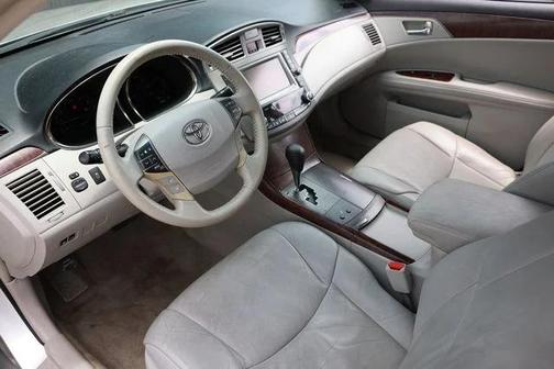 Classic Silver Metallic 2011 Toyota Avalon Base