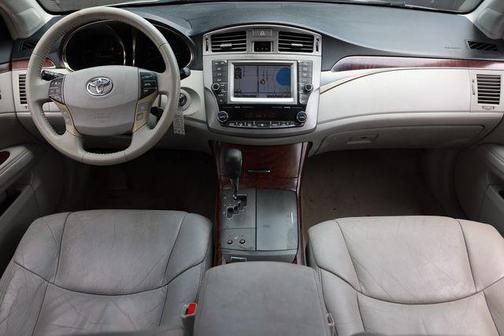 Classic Silver Metallic 2011 Toyota Avalon Base