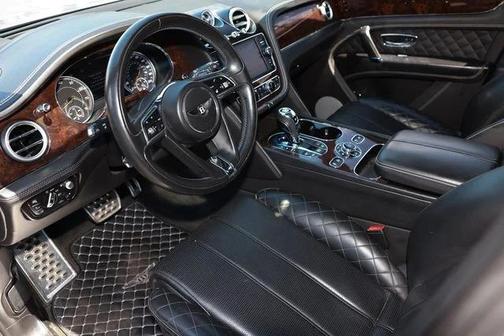 Venusian Grey Metallic 2018 Bentley Bentayga