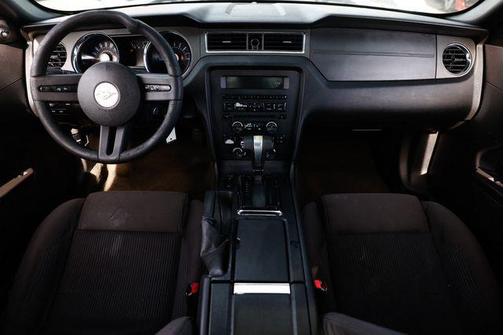 2012 Ford Mustang V6