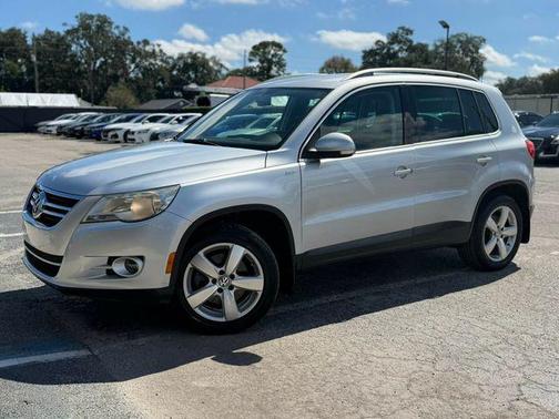 2010 Volkswagen Tiguan 2.0T Wolfsburg Edition