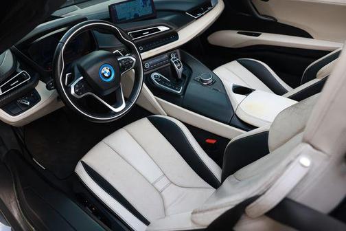 Sophisto Gray Metallic w/BMW i Frozen Blue Accent 2019 BMW i8 Roadster