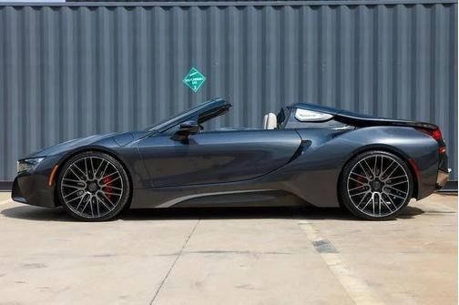 Sophisto Gray Metallic w/BMW i Frozen Blue Accent 2019 BMW i8 Roadster
