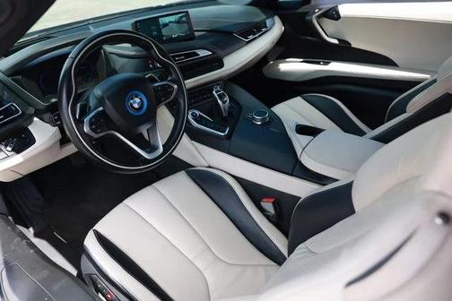 Sophisto Gray Metallic w/BMW i Frozen Blue Accent 2019 BMW i8 Roadster