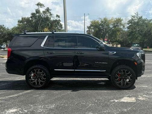 Black 2021 GMC Yukon SLT