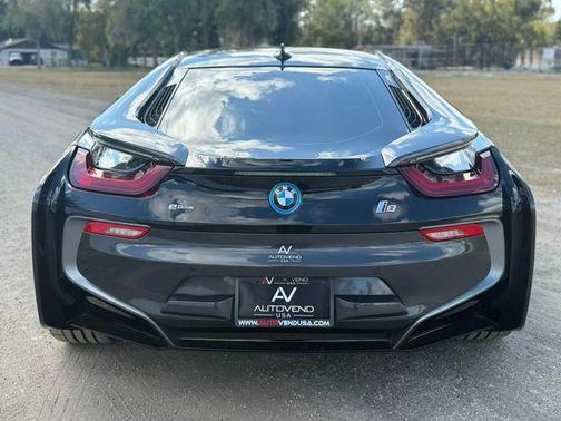2015 BMW i8 Pure Impulse World