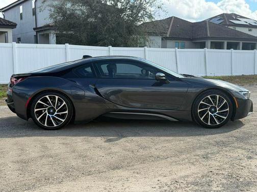 2015 BMW i8 Pure Impulse World