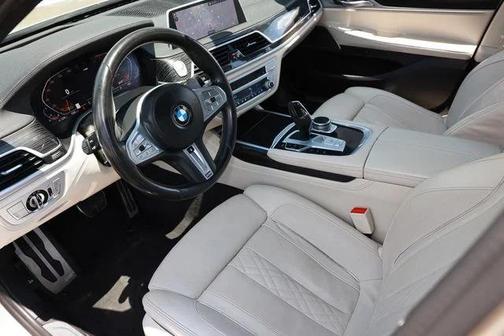 Black Sapphire Metallic 2022 BMW 740 i