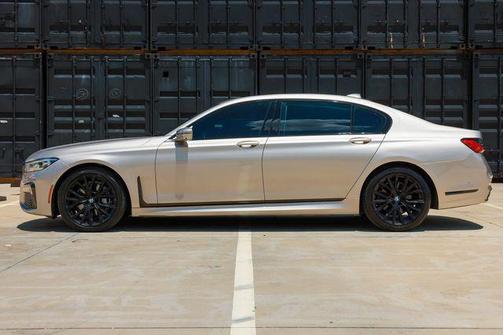beige 2022 BMW 740 i