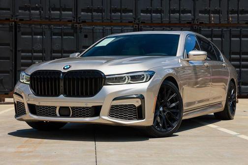 beige 2022 BMW 740 i
