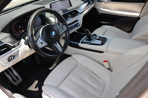 beige 2022 BMW 740 i