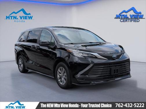 2023 Toyota Sienna LE