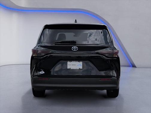 2023 Toyota Sienna LE